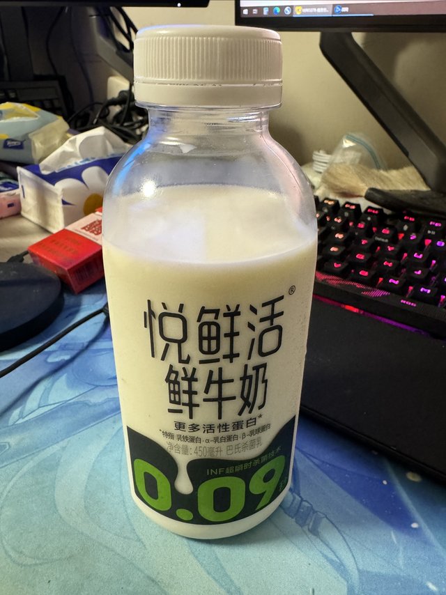 来自君乐宝的悦鲜活鲜牛奶