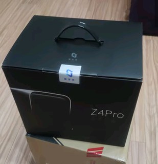 极空间-Z4Pro 8G版四盘位Nas网络存储服务器