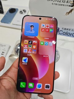 今天去摸了摸OPPO Find X8