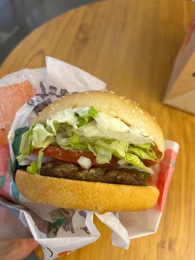 6块一个汉堡！干爆华莱士！真正的穷鬼套餐！汉堡王四选一汉堡评测！