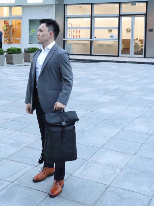 听劝：步入职场快扔掉那些学生时代双肩背包