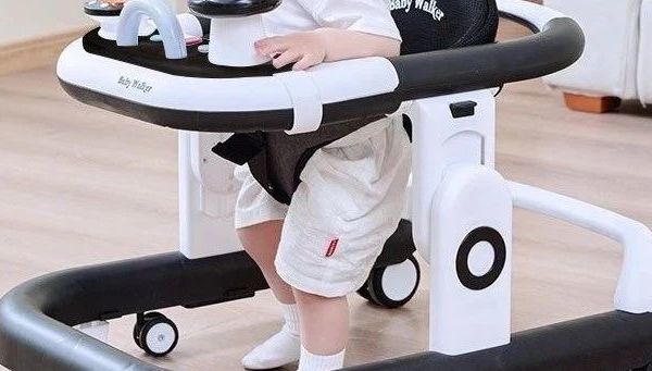 小孩到了学走路的年纪了，儿童学步车应该如何选择？