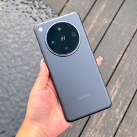 摸一模朋友的OPPO find 想x8pro黑色，质感上已经排得上号了