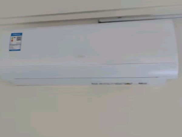 海尔（Haier）劲爽 1.5匹新一级能效变频省电 冷暖 卧室挂机空调 KFR-35GW/B5LAA81U1 