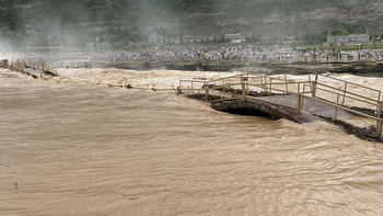 在壶口瀑布，感受母亲河！ 