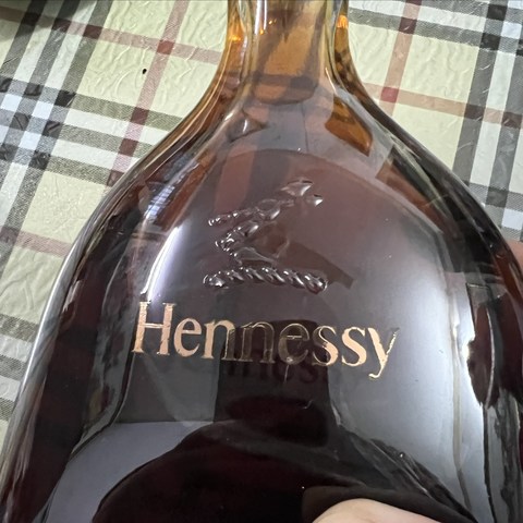 三只大闸蟹配一杯轩尼诗（Hennessy）詹姆士，安逸的很！！！