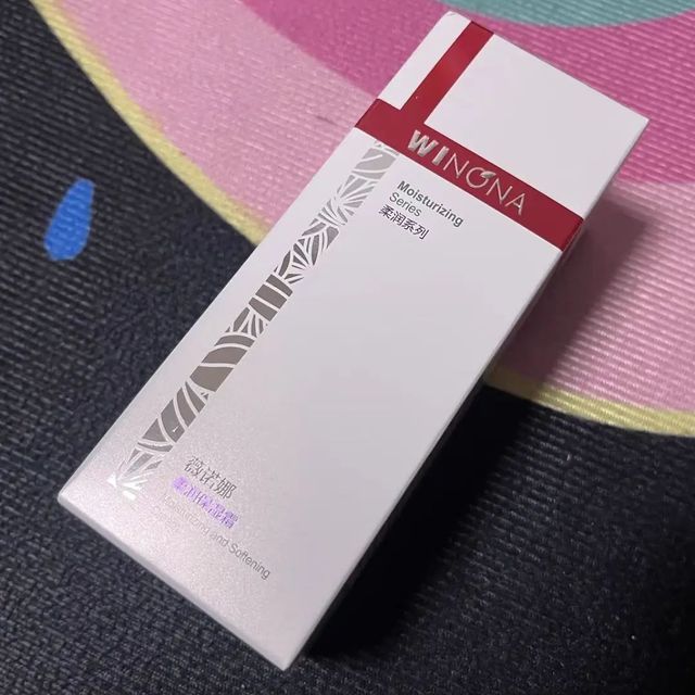 薇诺娜柔润保湿霜，轻薄滋润，水润不油腻，呵护肌肤！