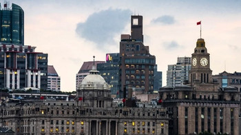 探索上海潮流地标：从淮海路到新天地的美食与时尚之旅 