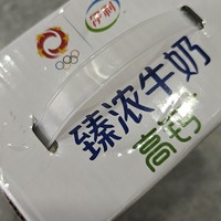 伊利高钙牛奶，高品质的早餐伴侣