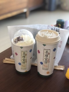 冬天的第一杯奶茶，凑个热闹来尝茶理宜世的买一送一活动！