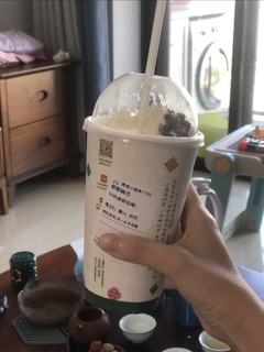 冬天的第一杯奶茶，凑个热闹来尝茶理宜世的买一送一活动！