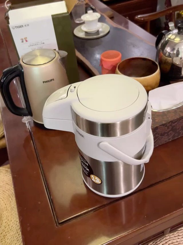 忒酷啦！2.2升虎牌保温壶到了。