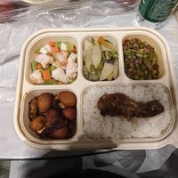 今天吃了一整天盒饭