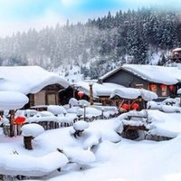 东北冬季旅游：探秘哈尔滨冰雪大世界、亚布力滑雪与长白山天池