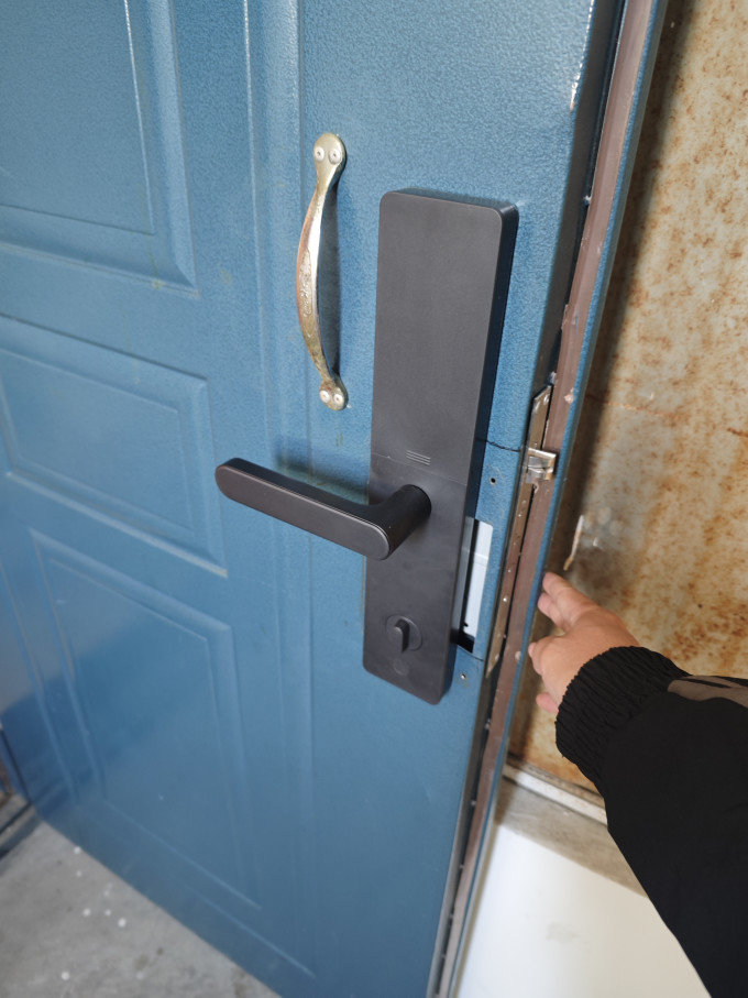 老式牛头锁门,配得上一把智能门锁吗!