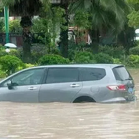 @车主，暴雨持续，行车请注意！