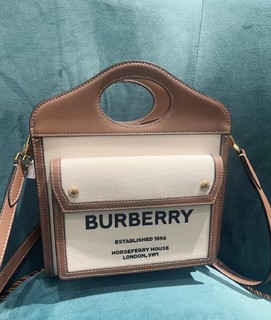 Burberry mini pocket巴宝莉信封包邮差包 这么搭配居然也蛮好看的