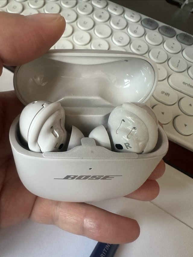 《评 BOSE 降噪耳机大鲨三代：沉浸模式与底噪》