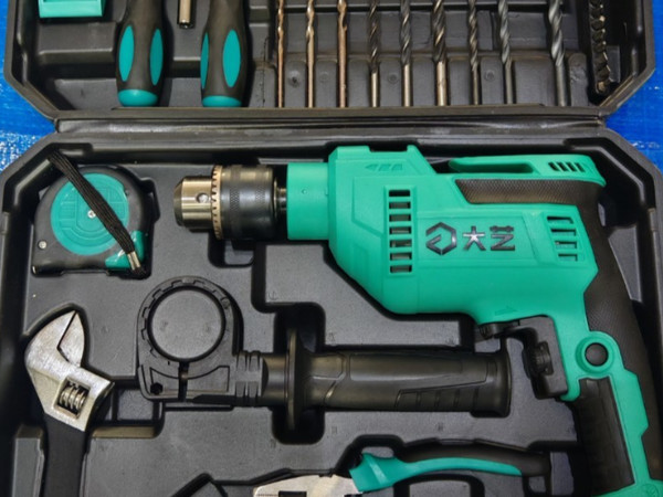 大艺家用工具220冲击钻套装开箱初评！