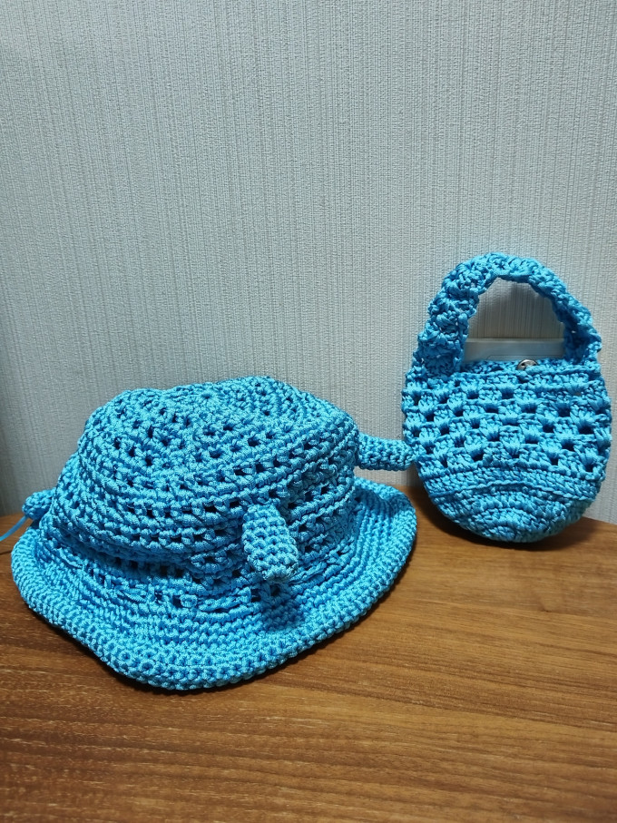 再晒一顶奶奶给小朋友织的帽子,适合春秋戴