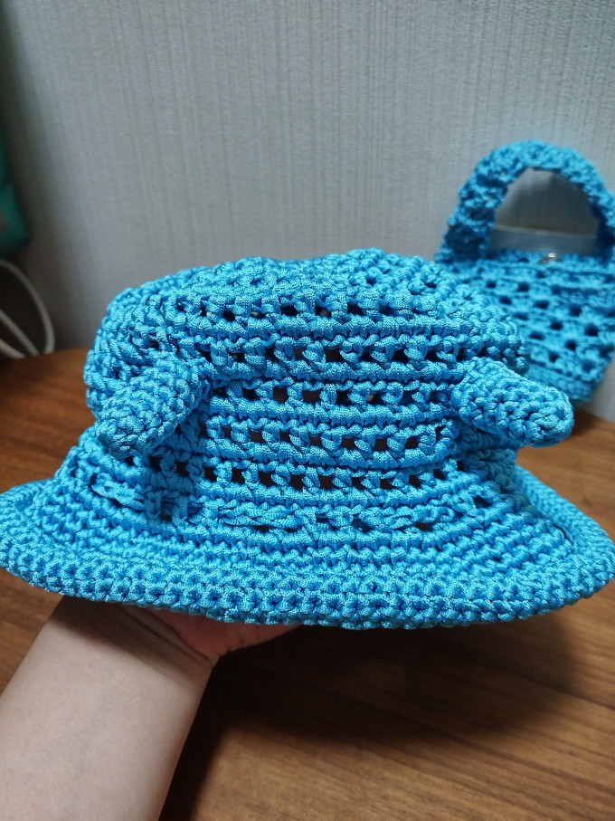 再晒一顶奶奶给小朋友织的帽子,适合春秋戴