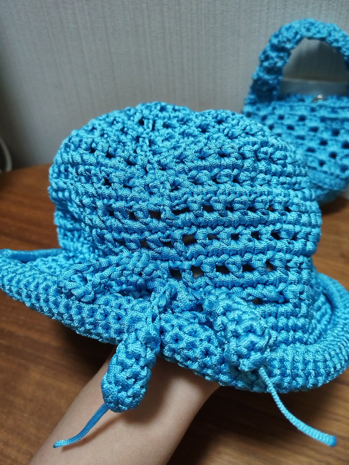 再晒一顶奶奶给小朋友织的帽子,适合春秋戴