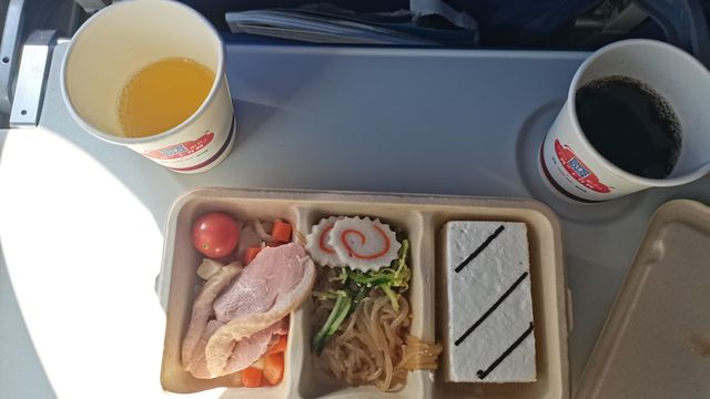 老巢饭点时刻的货拉拉航空餐食还是不错的
