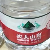 家里少不了的农夫山泉纯净水