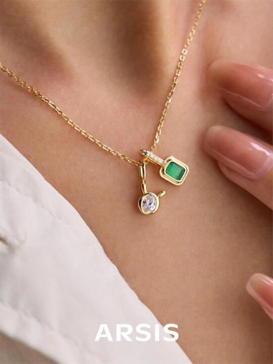 来点高清震撼 ☪️生辰石项链360°无死角的美~