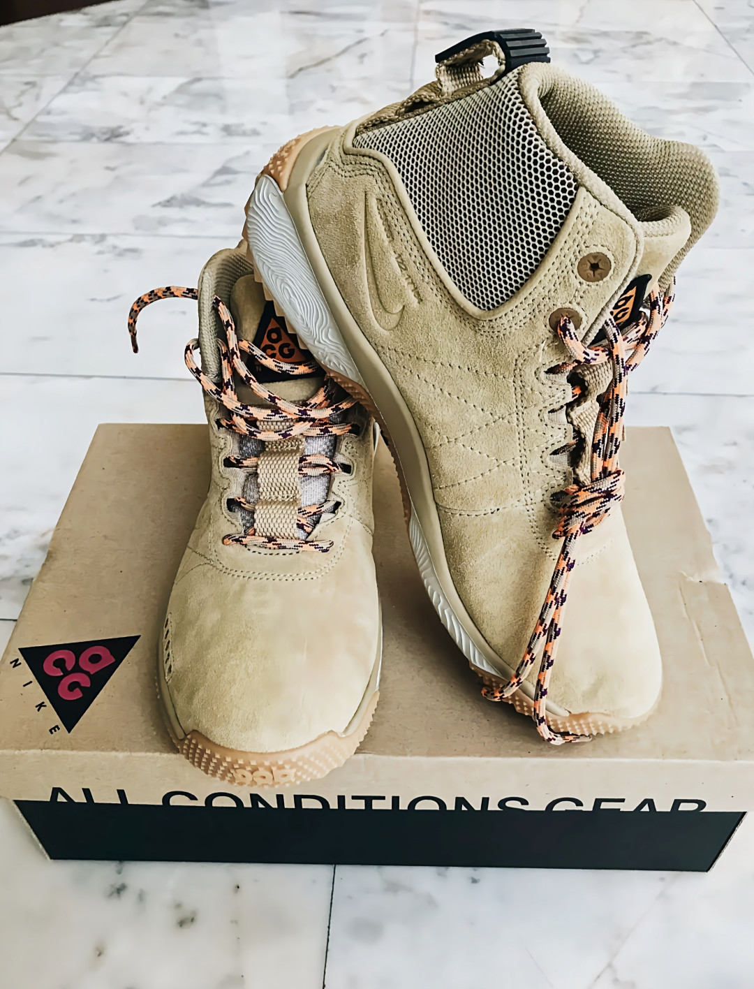 nike acg angels rest on feet