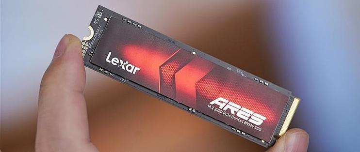 雷克沙ARES 8TB SSD 评测：稳定7100MB/s，机箱里再也没有机械硬盘的