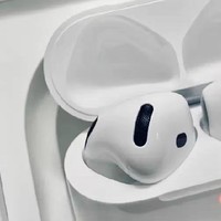 数码爱好者亲测：AirPods 4 降噪版搭配USB-C充电盒，无线耳机的终极体验！