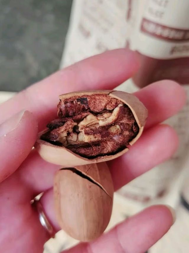 三只松鼠碧根果，好吃到停不下来！