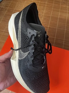 VAPORFLY 3：跑者征服赛道的利器