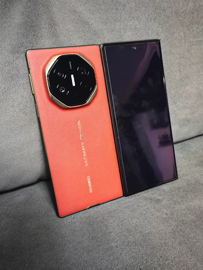 开启折叠屏全新体验 2024-11-22 20:18:07 华为mate xt三折折叠屏手机