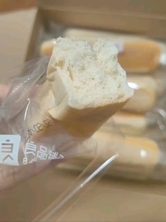 良品铺子乳清蛋白面包棒，美味健康的早餐点心