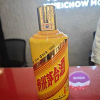 茅台各种崩！什么动物酒 节气酒 生肖酒都崩了 股价也崩了，自喝可以屯点！龙年生肖突破2300