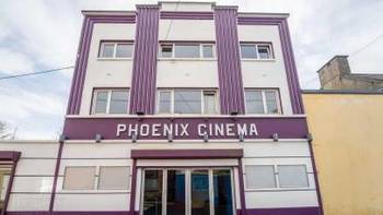 基里安·墨菲夫妇复兴百年凤凰影院：爱尔兰文化新地标 