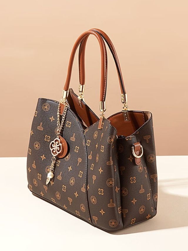 啄木鸟（TUCANO）包包，简直是女包中的经典之选！拥有独特的印花设计，让你成为街头焦点！