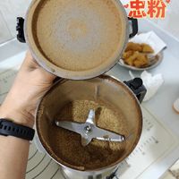 烹饪必备打粉神器，一顿突突突，全打成粉末了，凉菜卤肉烧烤轻松拿捏