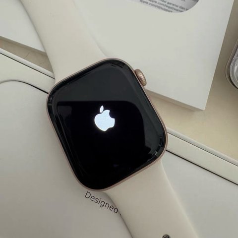 时尚与科技的完美融合——Apple Watch Series 10玫瑰金色铝金属表壳，淡桃粉色运动型表带，42mm评测