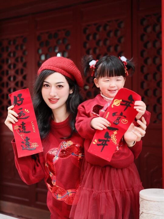 新年亲子装就这么穿❗红色毛衣太绝了🛑