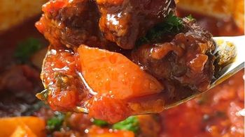 冬季宅家美食创意：暖心炖菜、火锅与健康小吃全攻略 