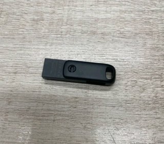 这款闪迪手机U盘拥有128GB大容量，Type-C与USB3.2双接口设计