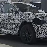 新RAV4终于现真身！搭载最新混合动力技术，最火SUV变得更"狂野"