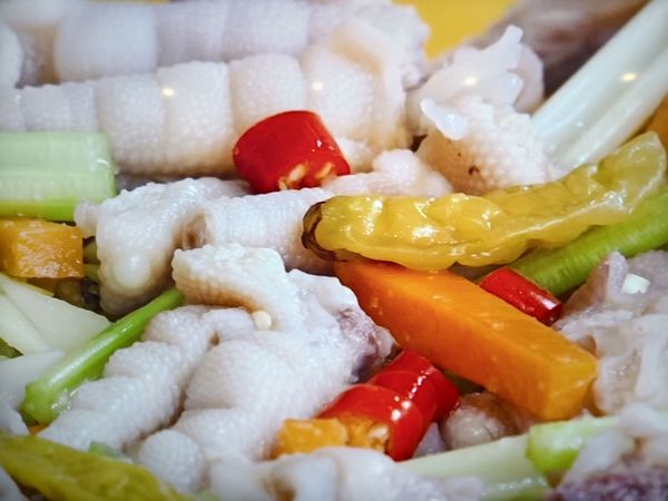 你喜欢吃泡椒凤爪吗？这可是我的最爱之一。