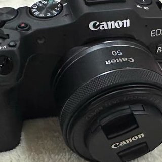 Canon EOS R8：小巧机身，性能大爆发