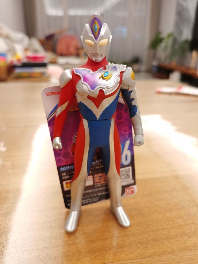 万代（BANDAI）德凯奥特曼