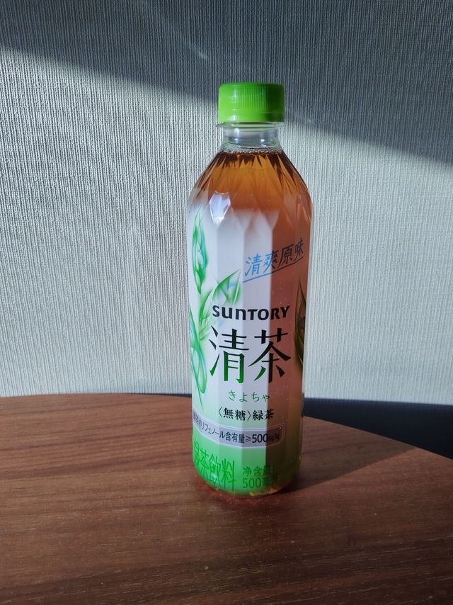 午后时光，来瓶茶饮料，清爽不油腻