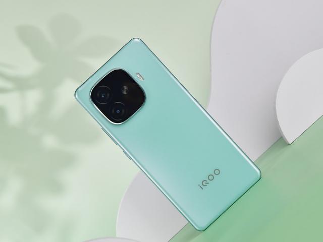 2000元价位直屏性能手机推荐：红米K80、iQOO Neo 10、realme GT 6选购指南